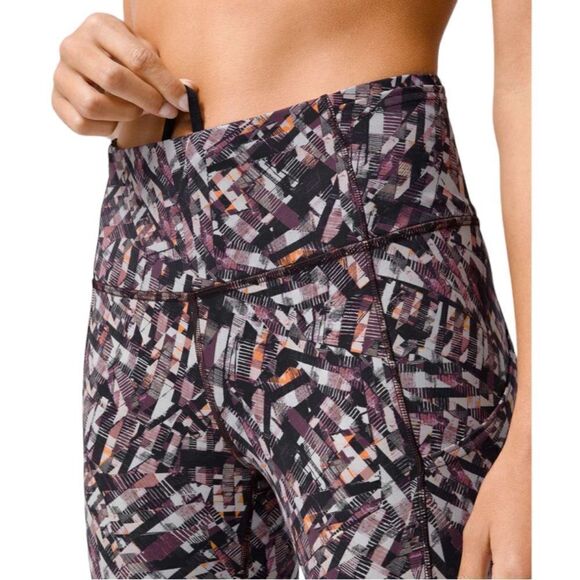 Lululemon Fast and Free Tight ~ size 4 ~ Waistband & Drop-in pockets ~ drawcord - Picture 2 of 15